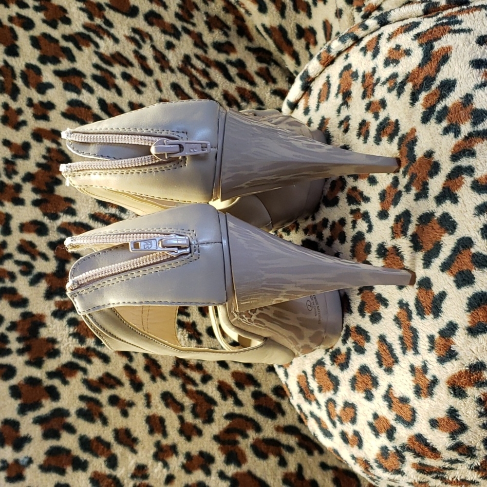 Shoes - Picture 4 of 4